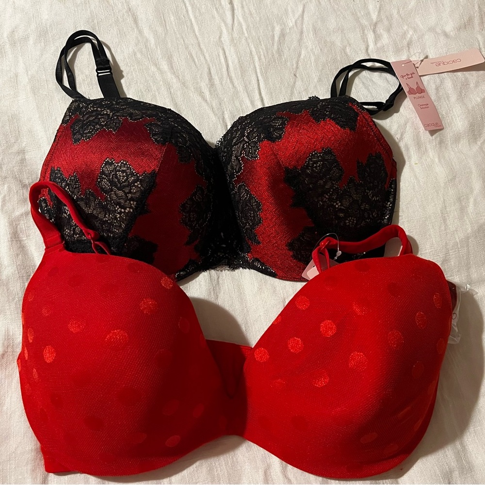 NWT Cacique Plunge cleavage solution bra lot